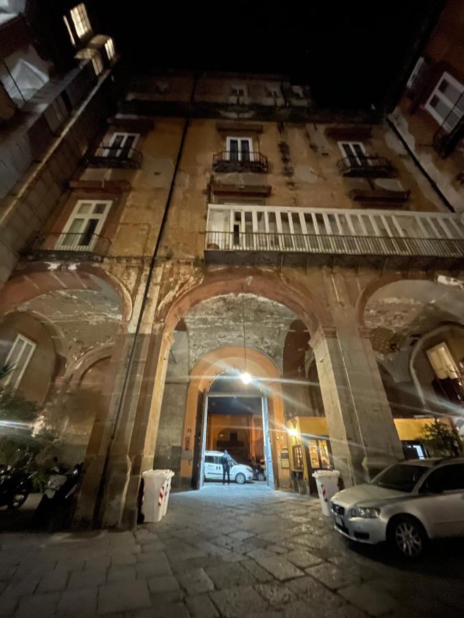 Holiday Home Tarsia Vicino Piazza Dante - Toledo Naples Extérieur photo