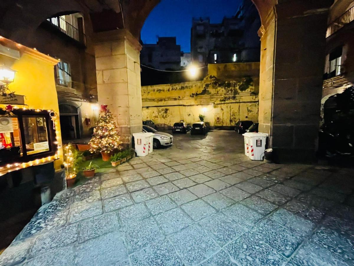 Holiday Home Tarsia Vicino Piazza Dante - Toledo Naples Extérieur photo
