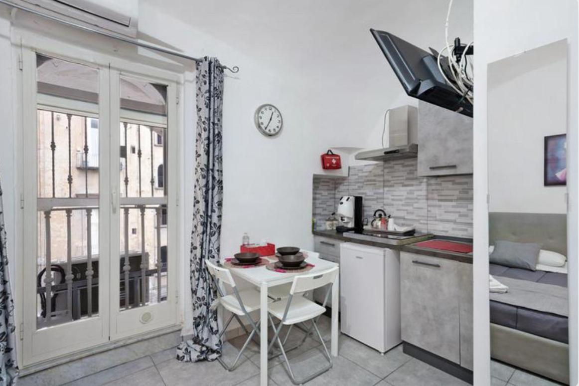 Holiday Home Tarsia Vicino Piazza Dante - Toledo Naples Extérieur photo