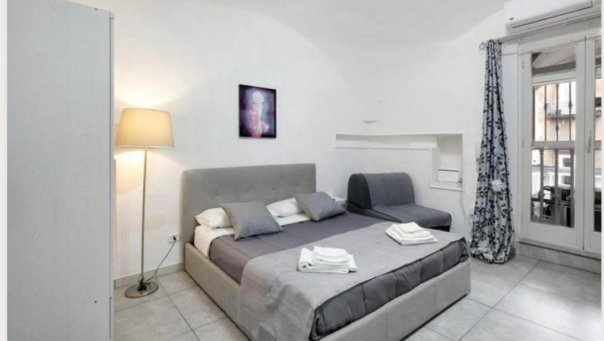 Holiday Home Tarsia Vicino Piazza Dante - Toledo Naples Extérieur photo