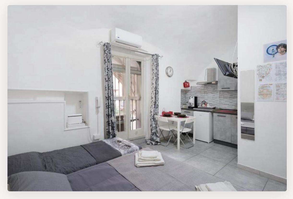 Holiday Home Tarsia Vicino Piazza Dante - Toledo Naples Extérieur photo